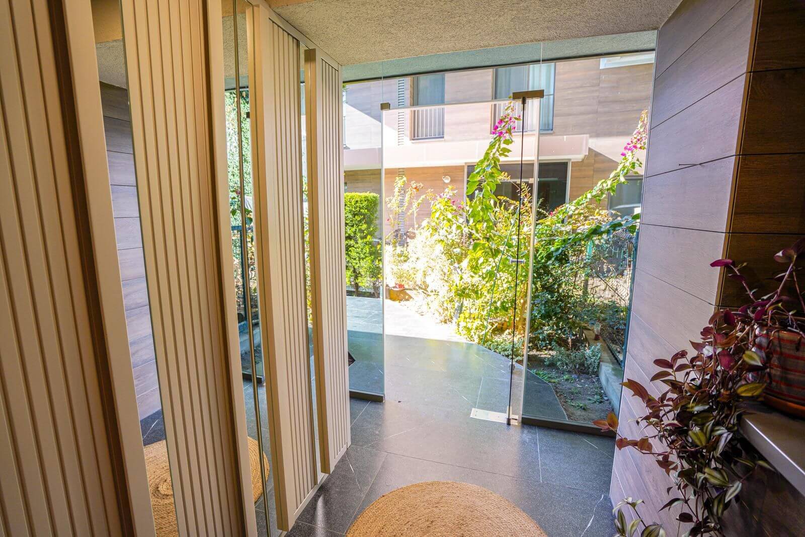 4+1 satılık villa Eston Şehir Koru Bahçeşehir Eston Şehir Koru bahçeli villa