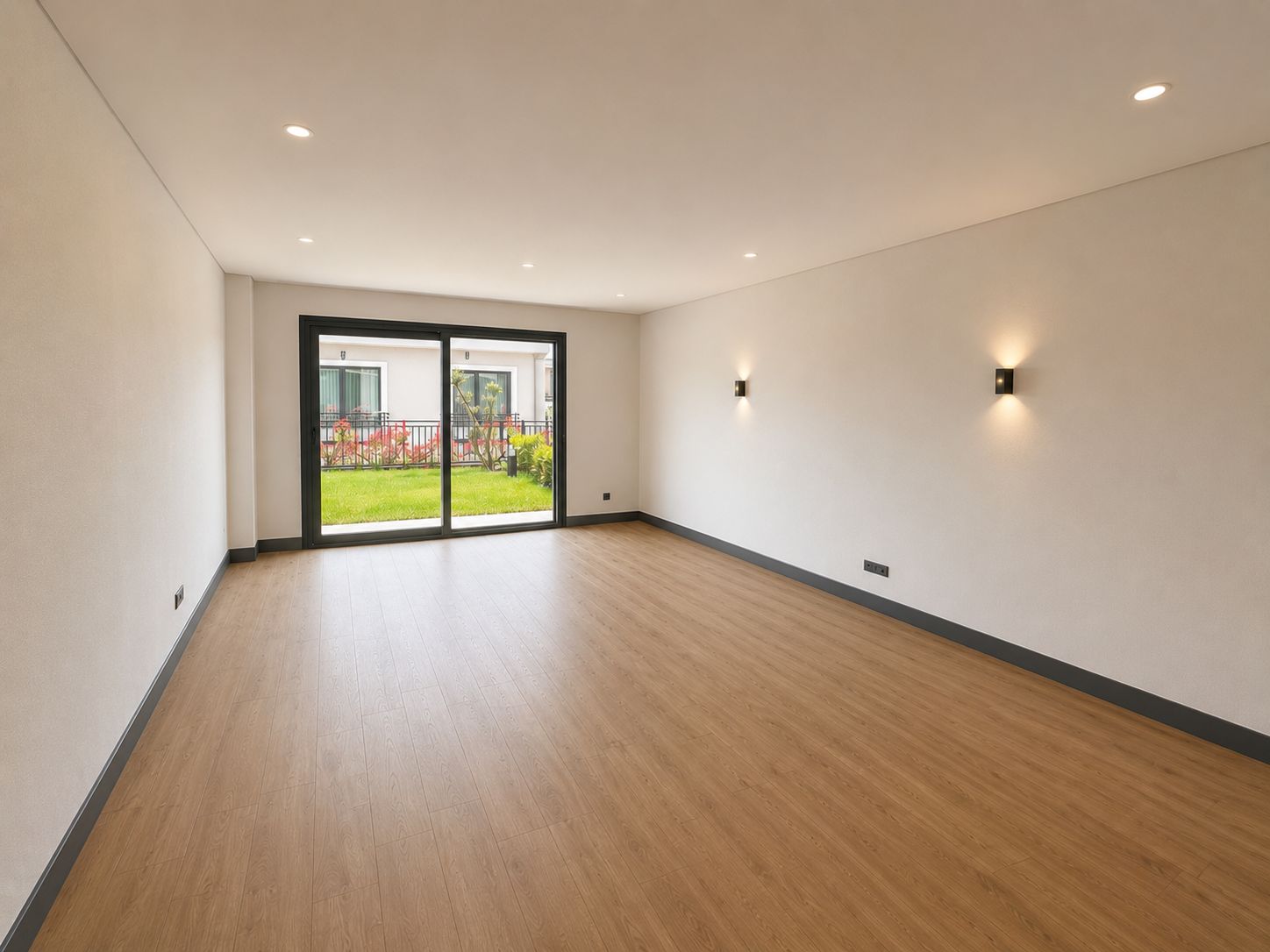 Alya Bahçe satılık lüks villa Bahçeşehir6 Boş, modern ve aydınlık bir alan