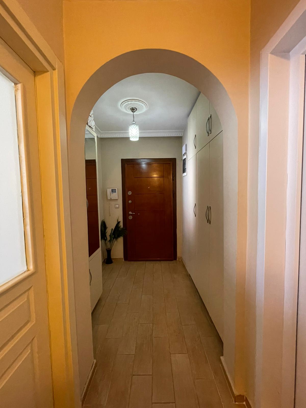 Bahçeşehir Kiptaş Örnek Evleri.10 Geniş bir koridor görünümü.