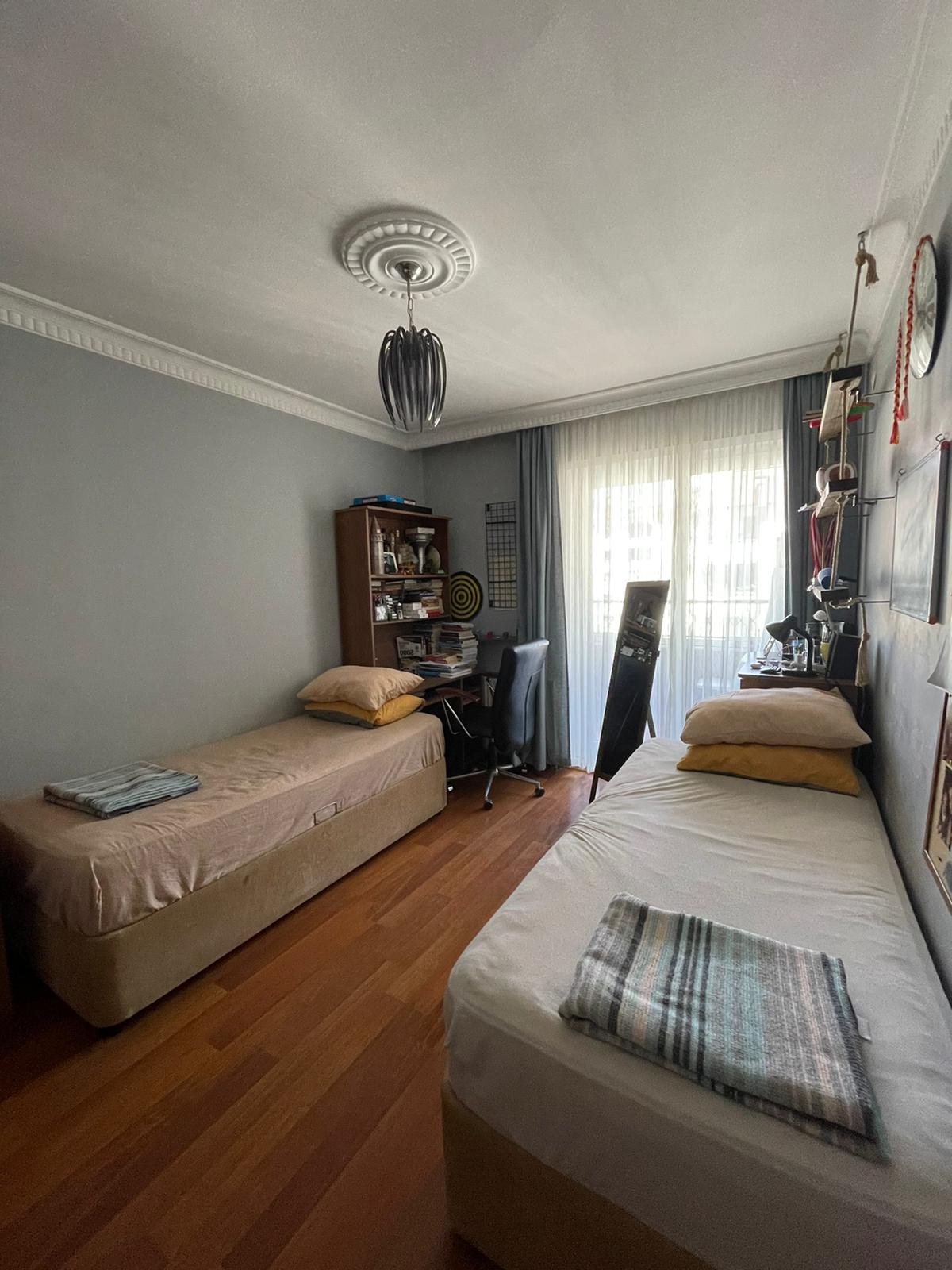 Bahçeşehir Kiptaş Örnek Evleri.5 İki yataklı sade bir oda