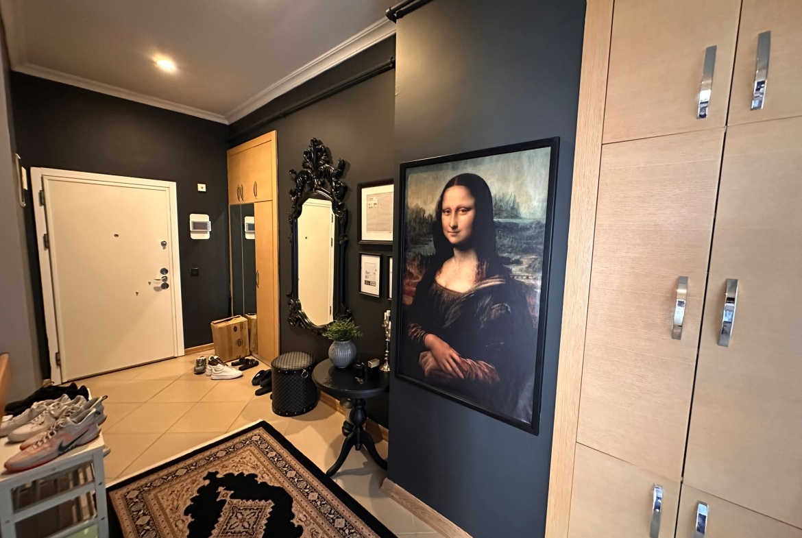 Sanat eseri ile şık bir antre
