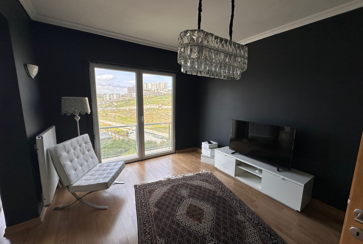 Modern oturma odası, şık dekorasyon.
